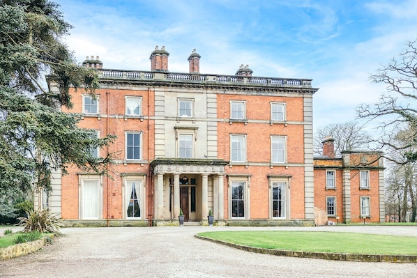 Exterior - Cottage in Netley Hall with Scenic Trails (Dorrington)