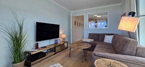 TV, stereo - Vacation apartment i15 - "Meeresrausch" - Family time out with a view of the lake and a (Graal-Müritz)