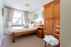 2 bedrooms, iron/ironing board