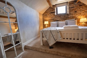 3 bedrooms, iron/ironing board, Internet