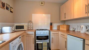 Fridge, oven, stovetop, toaster