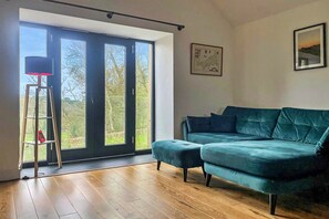 Een smart-tv en een open haard