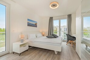 3 bedrooms, desk, WiFi
