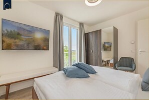 3 bedrooms, desk, WiFi