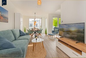 TV, table tennis, stereo