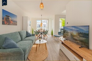 TV, table tennis, stereo