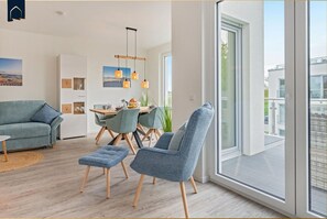 TV, table tennis, stereo