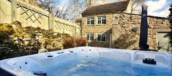 Cottage in Bellerby with Private Hot Tub