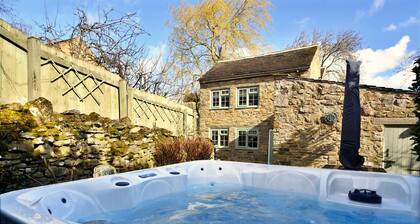 Cottage in Bellerby with Private Hot Tub