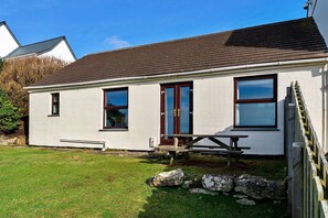 Outdoor dining - Cottage in Cornwall with Stunning Sea Views (Sennen)