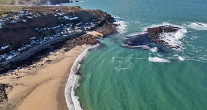 Cottage in Sennen Cove with Stunning Beach Views