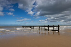Beach - Cottage in Kinmel Bay near Nature Reserve (Kinmel Bay)