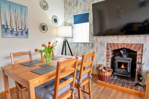 Dining - Cottage in Kinmel Bay near Nature Reserve (Kinmel Bay)