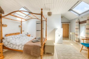 2 bedrooms, iron/ironing board, free WiFi