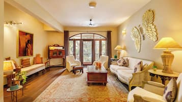 Apartment (2 Bedrooms) | Front of property