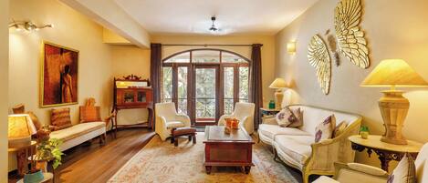 Apartment (2 Bedrooms) | Front of property