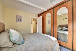 2 quartos, ferros/tábuas de passar roupa, acesso à internet