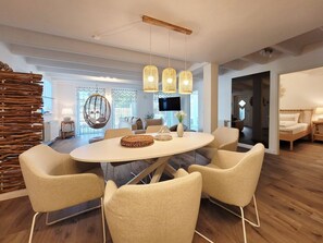 Dining - Modern lounge apartment with terrace, beach chair, parking - 50 meters to the beach (Sierksdorf)