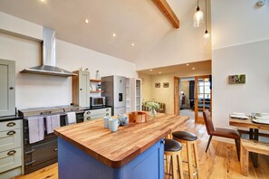 Fridge, microwave, oven, stovetop - Chalet in Summerbridge near Bank Woods (Summerbridge)