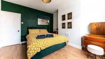 2 bedrooms, iron/ironing board, free WiFi
