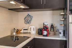 Réfrigérateur, micro-ondes, four, cafetière/bouilloire