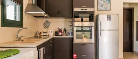 Fridge, microwave, oven, coffee/tea maker