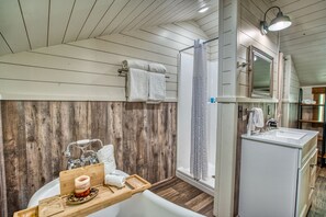 Bathroom shower - Verde Ranch RV Resort (Camp Verde)
