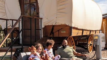 Telt (Conestoga Wagon - Glamping) | Strykejern/-brett og wi-fi (inkludert)