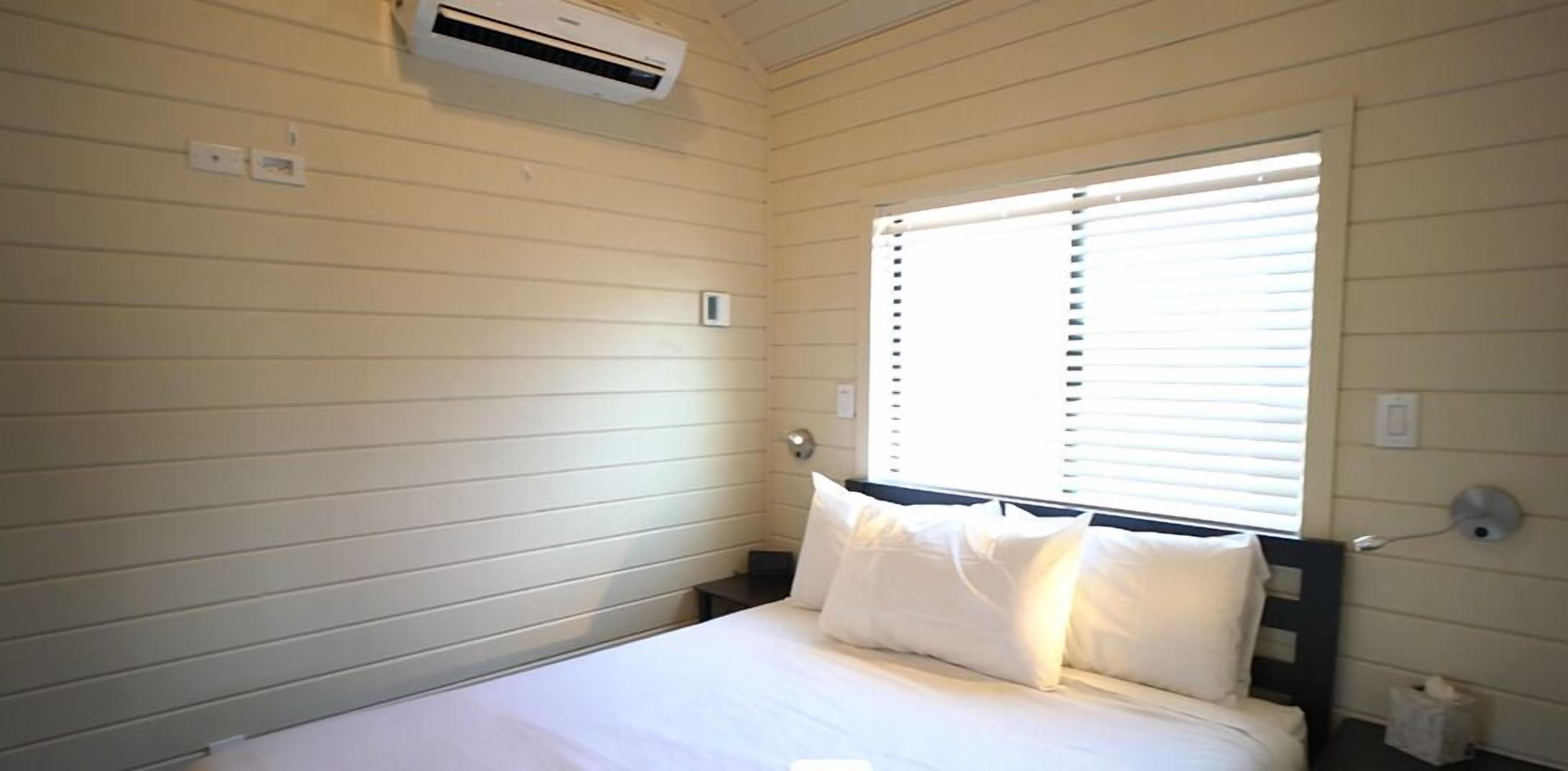 Tabla de planchar con plancha y wifi gratis 