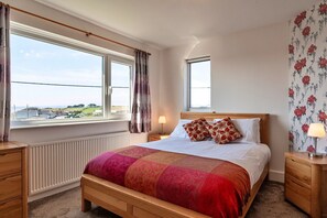 3 bedrooms, iron/ironing board, free WiFi