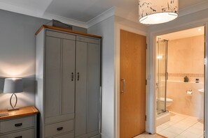 Bathroom - Apartment in Watergate Bay with Sea Views (Watergate Bay)
