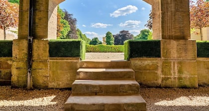 Georgian Hall in Hickleton with 17-Acre Gardens