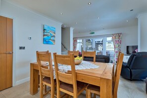 Dining - Cottage in Filey near Golden Sand Beaches (Filey)