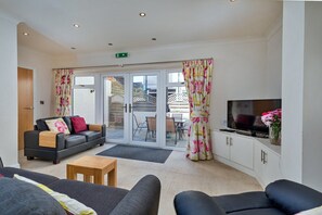 Smart TV - Cottage in Filey near Golden Sand Beaches (Filey)