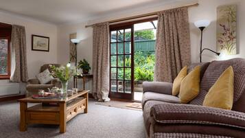 Smart TV, fireplace, DVD player