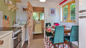 冰箱、微波炉、烤箱、炉灶