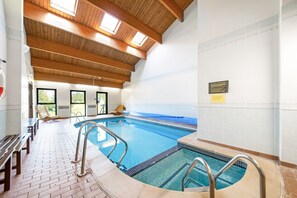Pool - Lodge in Thirsk with Spa & Countryside Views (Thirsk)