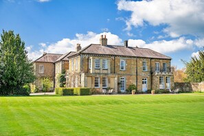Exterior - Lodge in Thirsk with Spa & Scenic Trails (Thirsk)