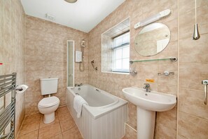 Shower, hair dryer - Lodge in Thirsk with Spa & Scenic Trails (Thirsk)