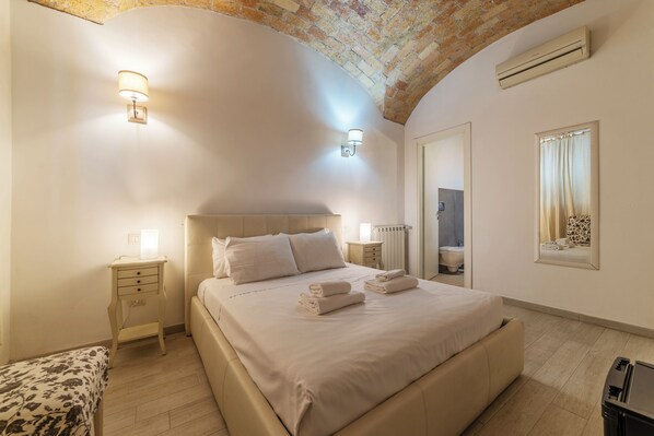 Bureau, espace de travail pour ordinateur portable, Wi-Fi gratuit