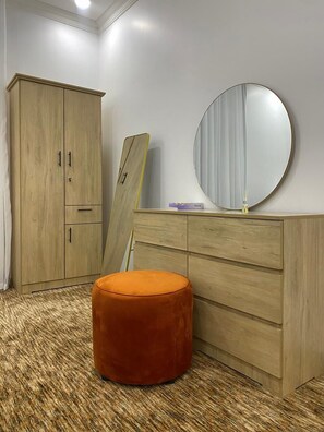 Superior suite, 1 slaapkamer | Woonruimte | Televisie