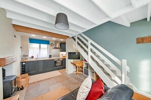 Smart TV, fireplace - Cottage in Grewelthorpe near Hackfall Woods (Grewelthorpe)