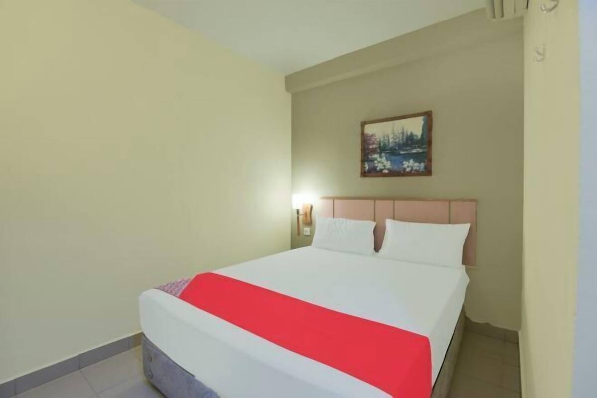 Desk, free WiFi, bed sheets
