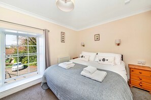 2 bedrooms, iron/ironing board, free WiFi