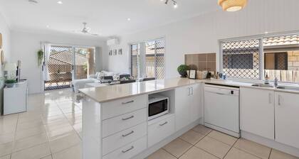 Modern 3BR Home in Peaceful Deebing Heights