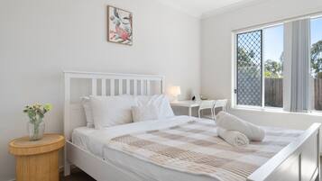 3 bedrooms, iron/ironing board, WiFi, bed sheets