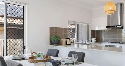 Modern 3BR Home in Peaceful Deebing Heights