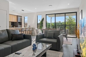 テレビ、書斎 / ワークスペース