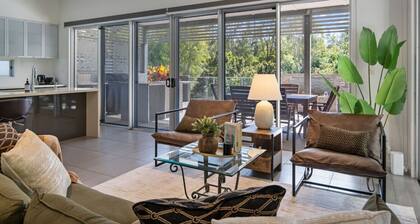 Stylish 4BR Home w/ BBQ & Media Room in Mt Ommaney