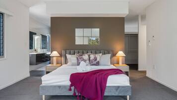 4 bedrooms, desk, iron/ironing board, WiFi